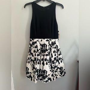 Aqua Women’s Dress with Pleated Jacquard Skirt and Pockets Size 6